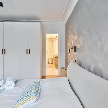 Apartment Splendid 3 Bdrs Flat In A Prime Location Of