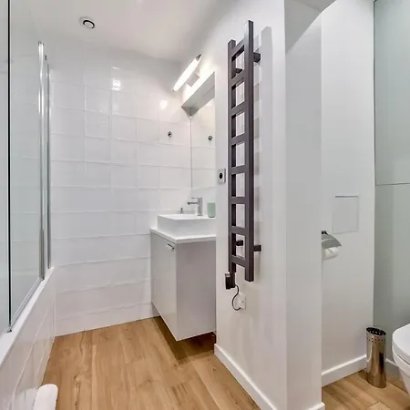 Splendid 3 Bdrs Flat In A Prime Location Of Daire Paris