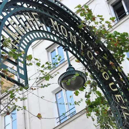 Splendid 3 Bdrs Flat In A Prime Location Of * Paris
