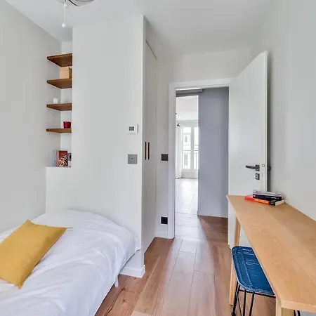Splendid 3 Bdrs Flat In A Prime Location Of Apartment