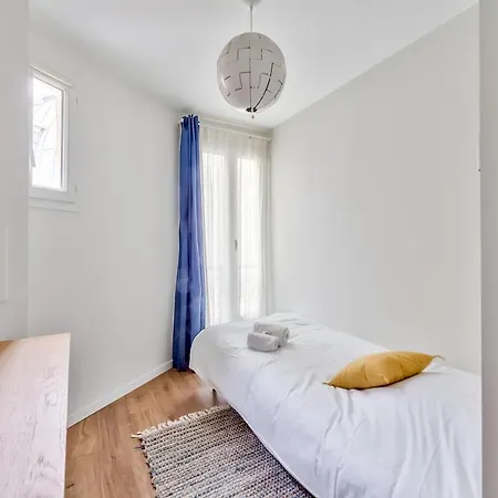 Splendid 3 Bdrs Flat In A Prime Location Of باريس