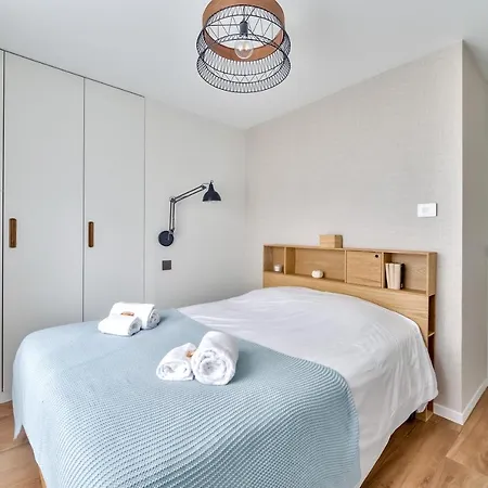 Splendid 3 Bdrs Flat In A Prime Location Of Apartment *