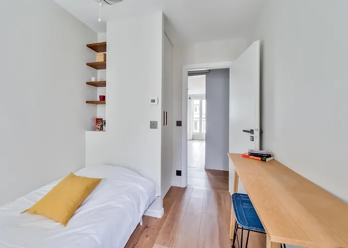Splendid 3 Bdrs Flat In A Prime Location Of Appartement