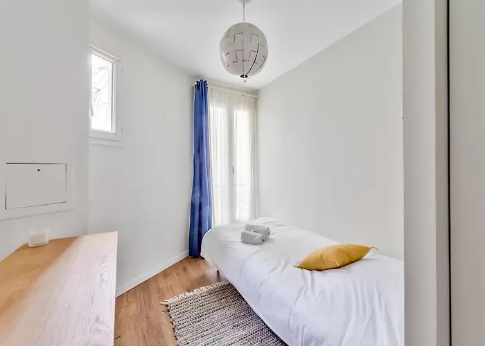 Splendid 3 Bdrs Flat In A Prime Location Of Paris